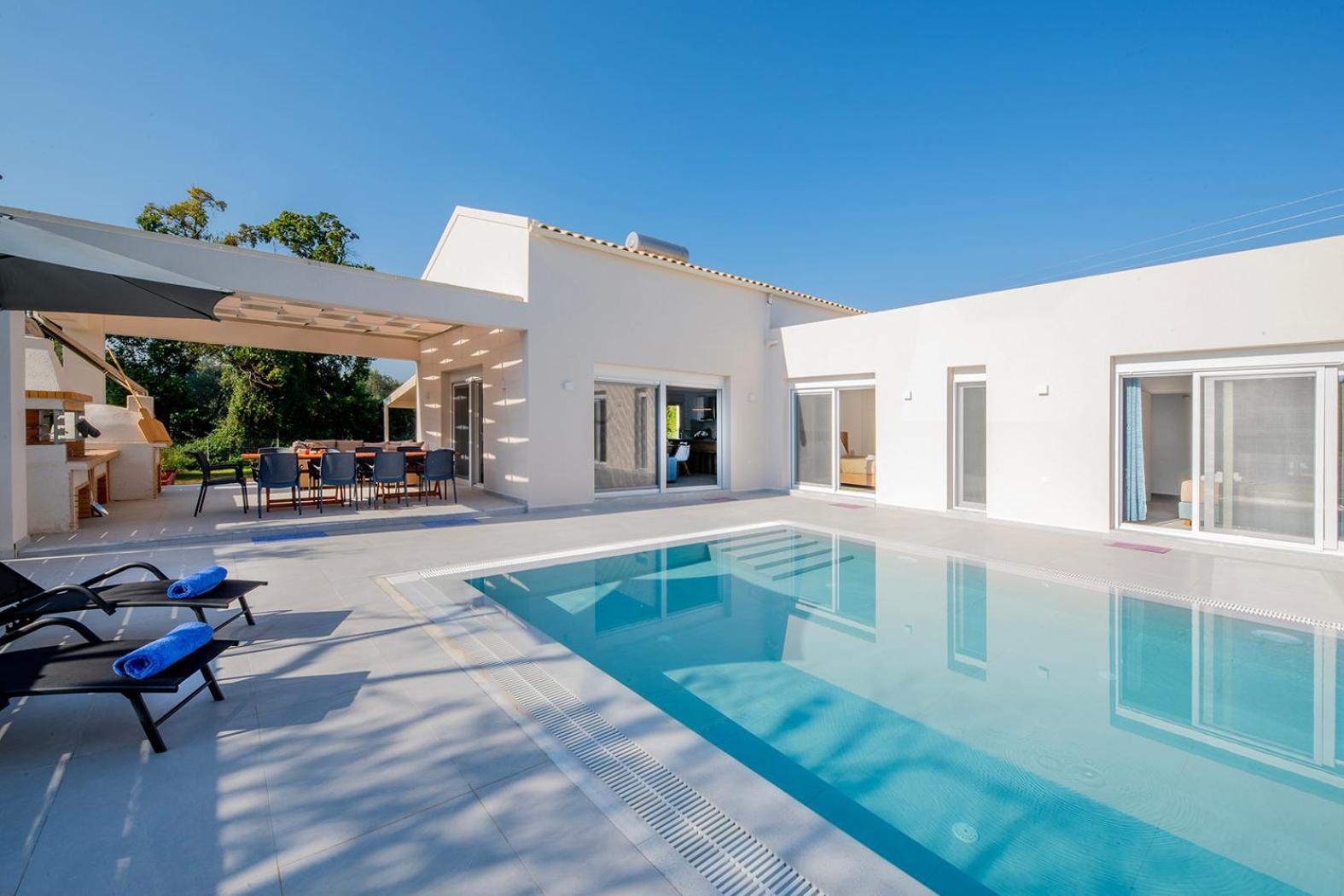 Villa Ami, Roda, Corfu: 10 Guests, Heated Pool, Private Mini Golf, Pool Table & More!! Roda (Corfu) Exterior foto