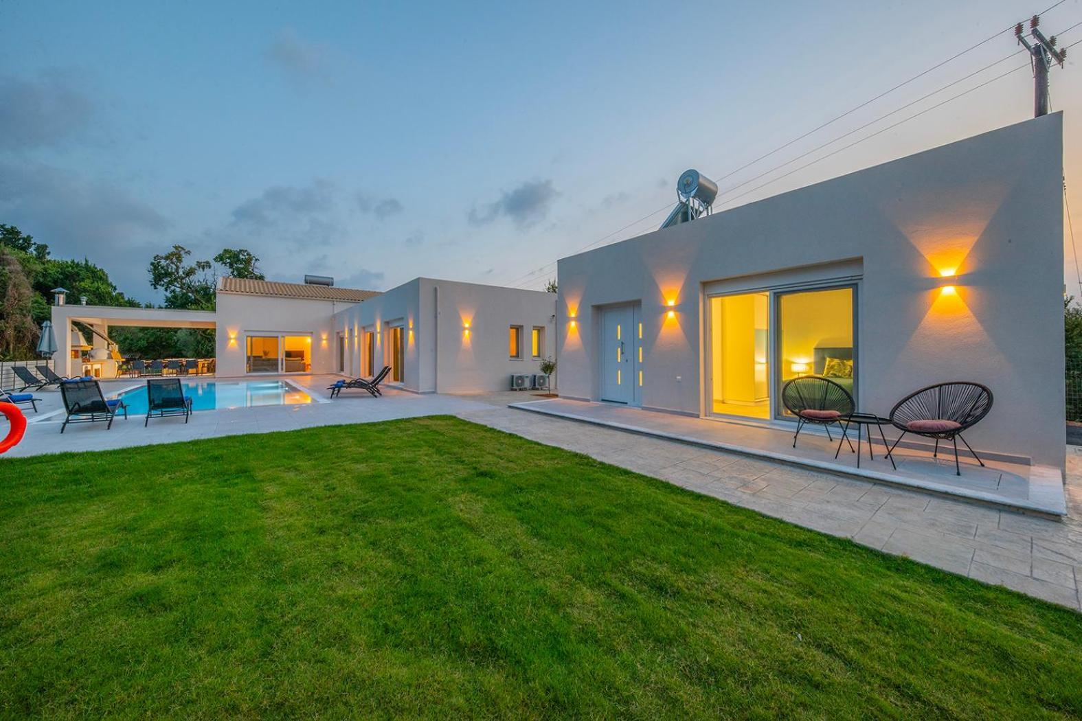 Villa Ami, Roda, Corfu: 10 Guests, Heated Pool, Private Mini Golf, Pool Table & More!! Roda (Corfu) Exterior foto